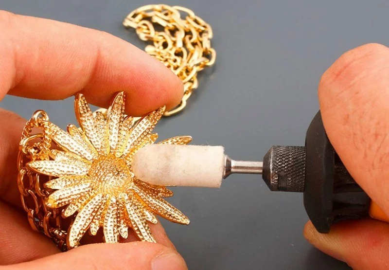 RESTORING THE BRILLIANCE OF YOUR PRECIOUS JEWELRY